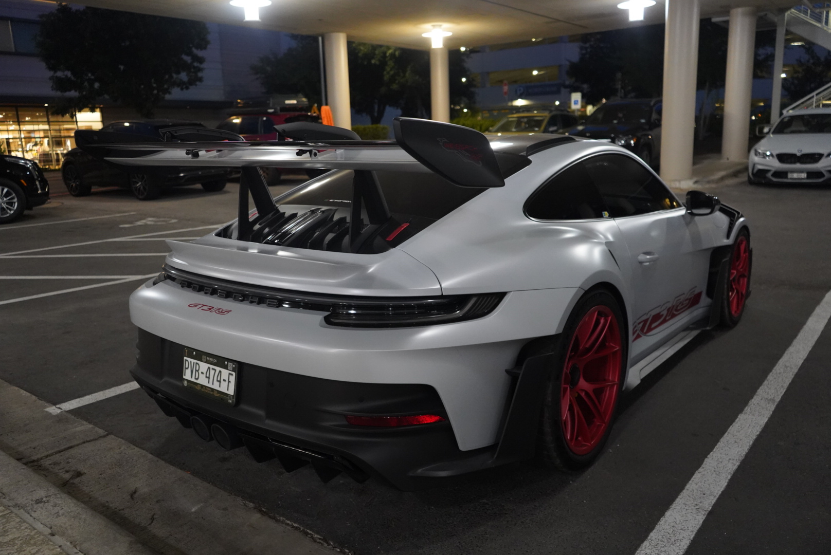 Porsche 911 GT3 RS, rear three-quarter, parking garage at night