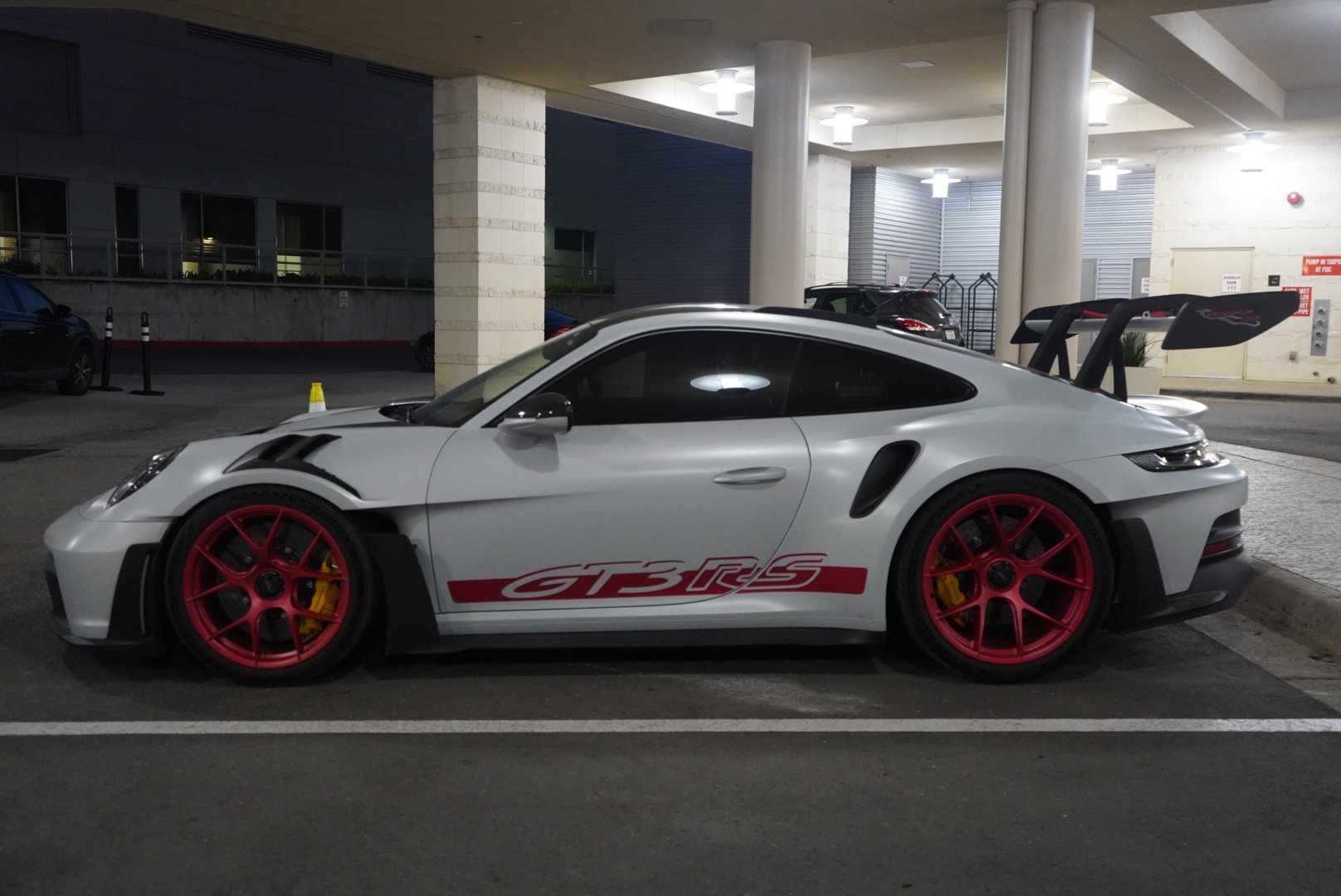 Porsche 911 GT3 RS, side profile