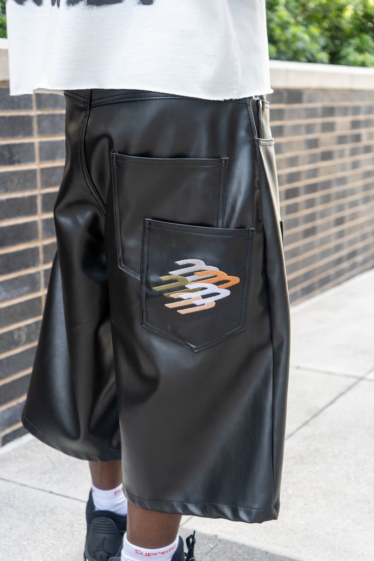 Streetwear, on-location detail